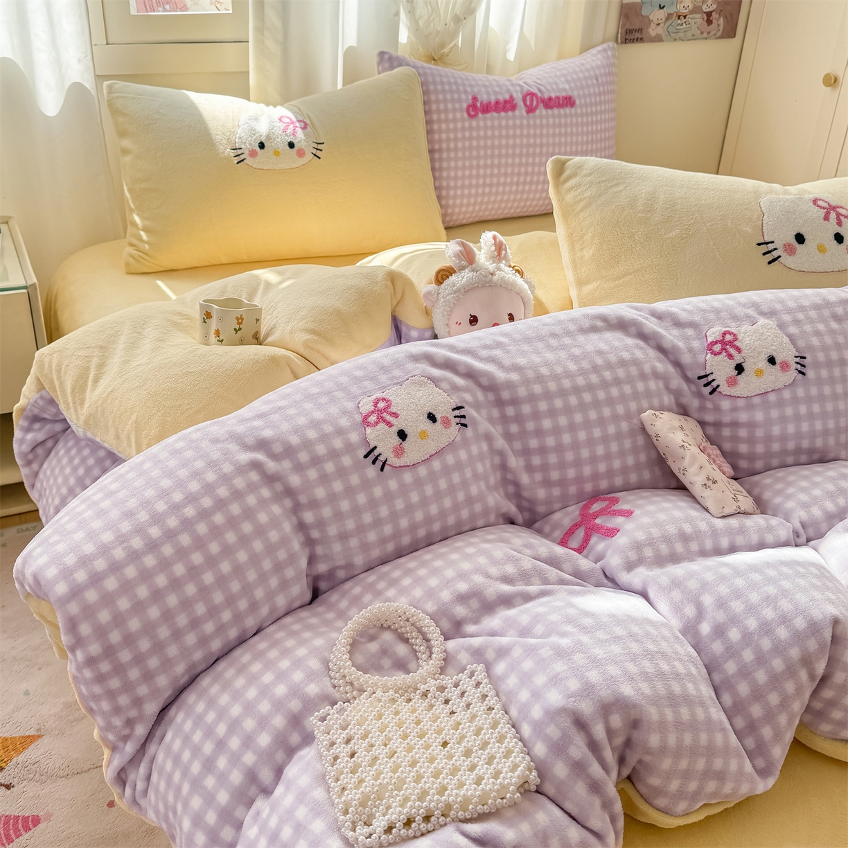 91家纺网 家纺一手货源 找家纺 灰鲸 2025新款牛奶绒毛巾绣套件-猫咪蝴蝶结 猫咪蝴蝶结-紫格+奶油黄