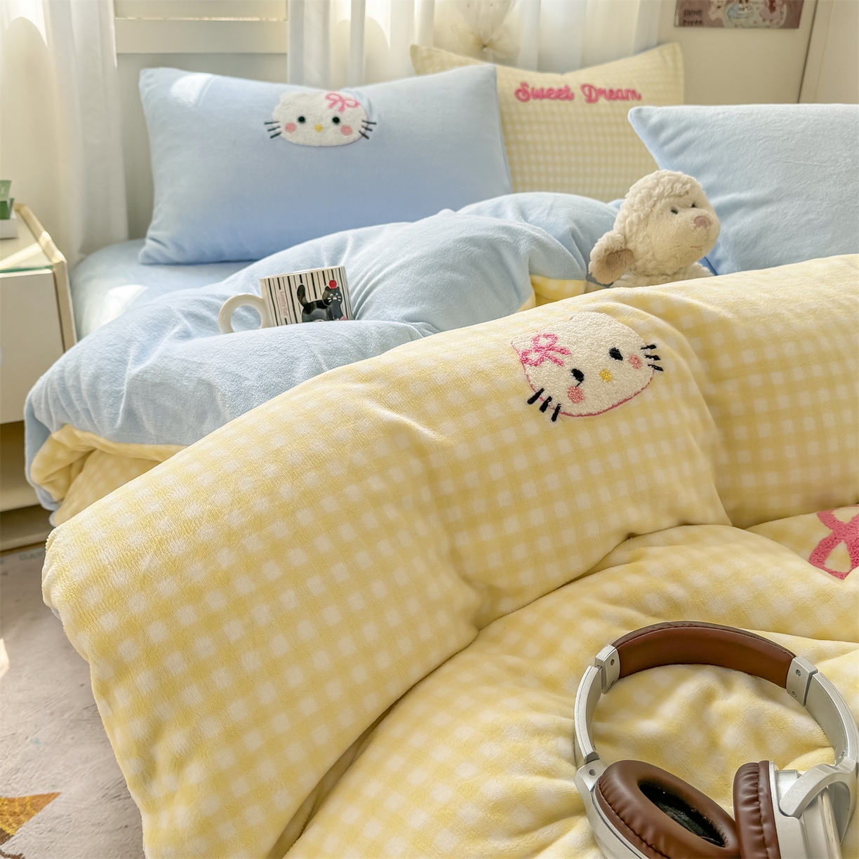 91家纺网 家纺一手货源 找家纺 灰鲸 2025新款牛奶绒毛巾绣套件-猫咪蝴蝶结 猫咪蝴蝶结-黄格+繁星蓝