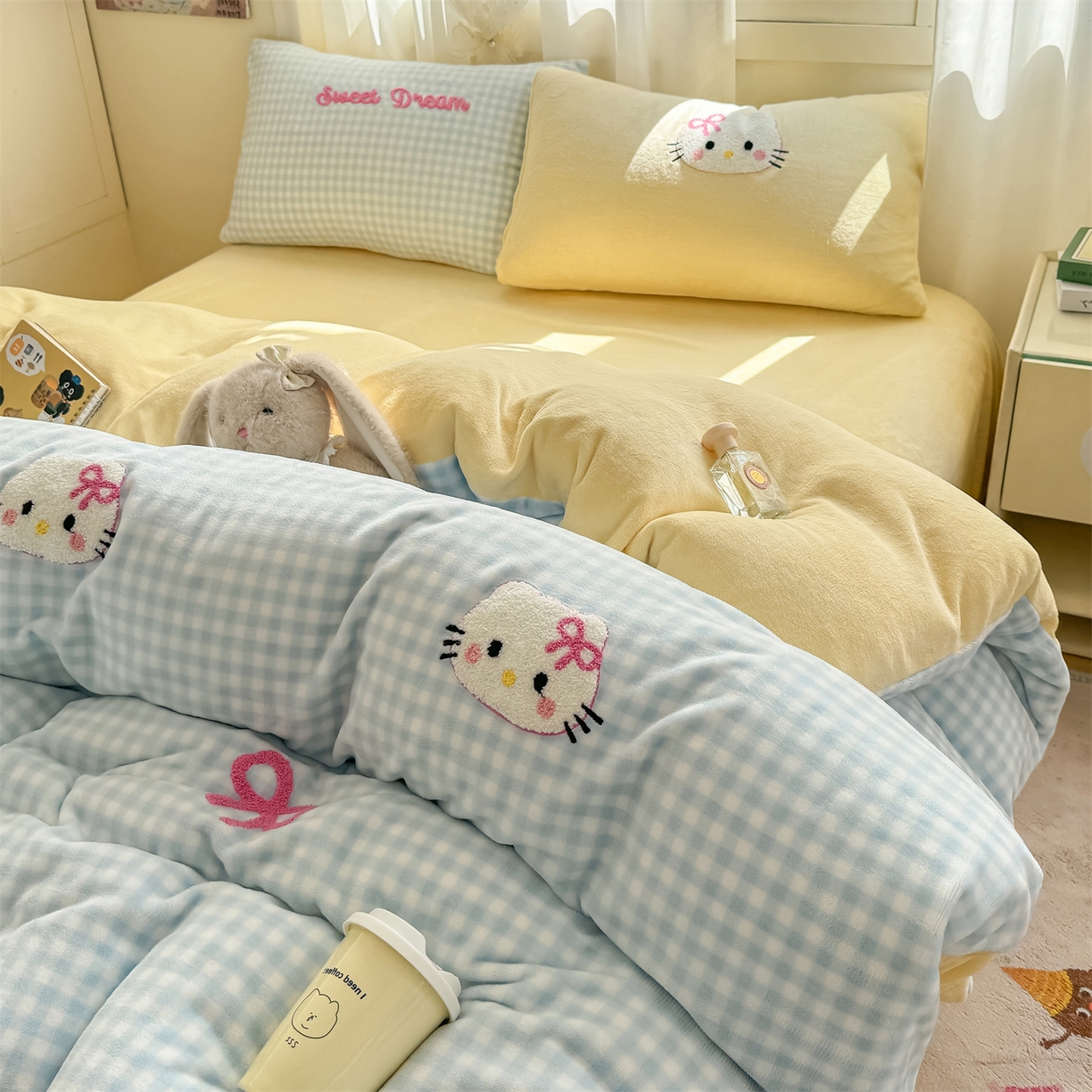 91家纺网 家纺一手货源 找家纺 （总）灰鲸 2025新款牛奶绒毛巾绣套件-猫咪蝴蝶结