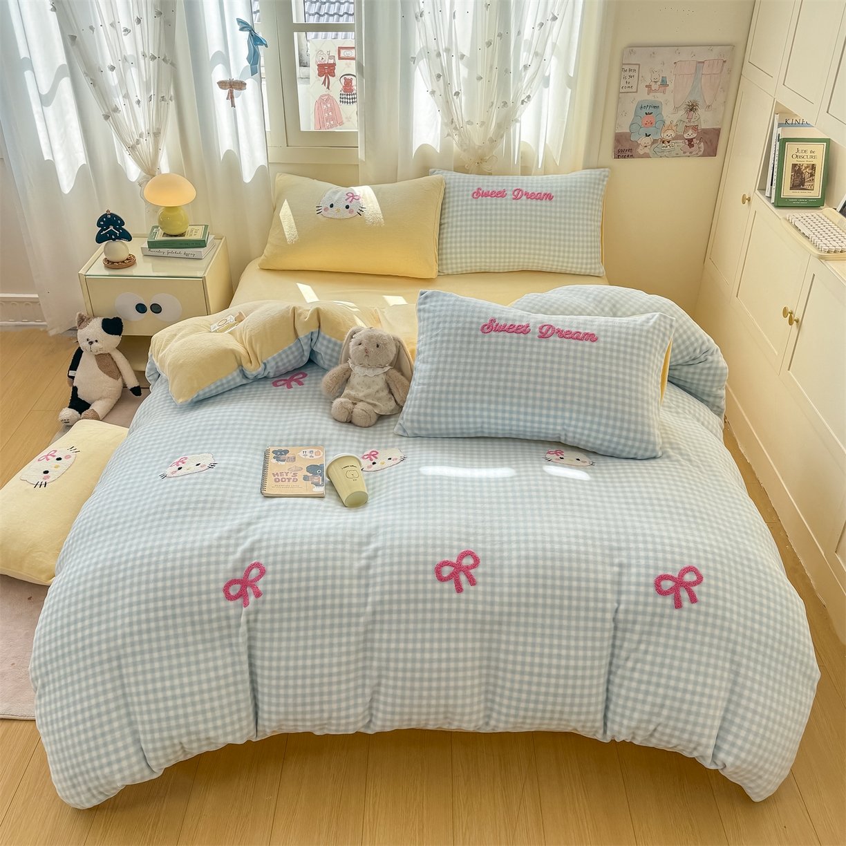 91家纺网 家纺一手货源 找家纺 灰鲸 2025新款牛奶绒毛巾绣套件-猫咪蝴蝶结 猫咪蝴蝶结-蓝格+奶油黄