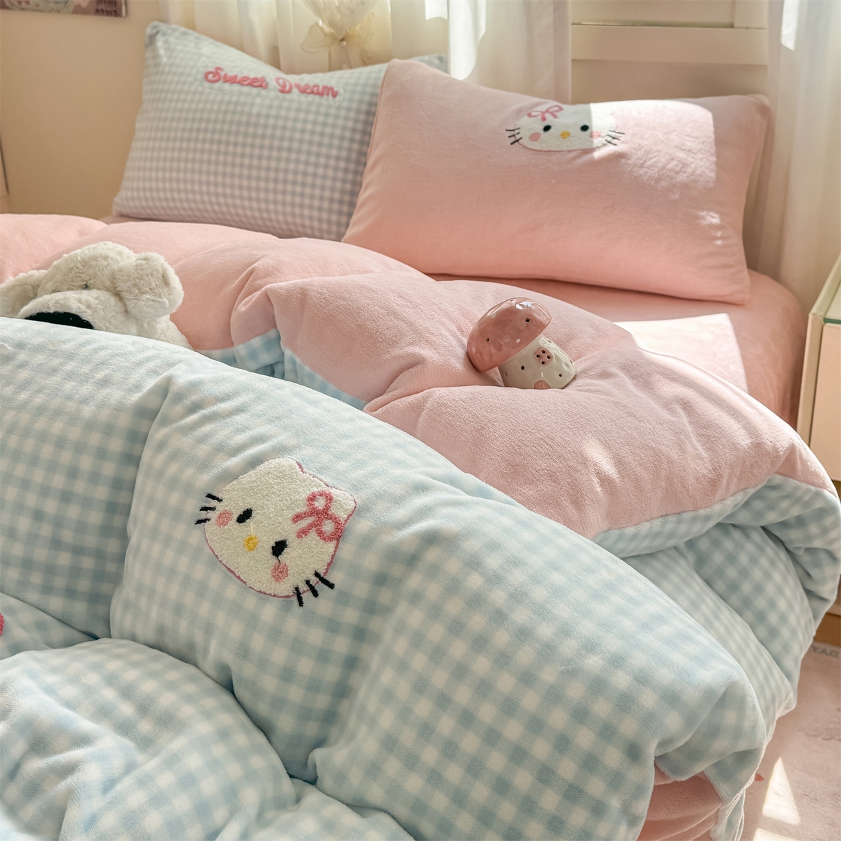 91家纺网 家纺一手货源 找家纺 （总）灰鲸 2025新款牛奶绒毛巾绣套件-猫咪蝴蝶结