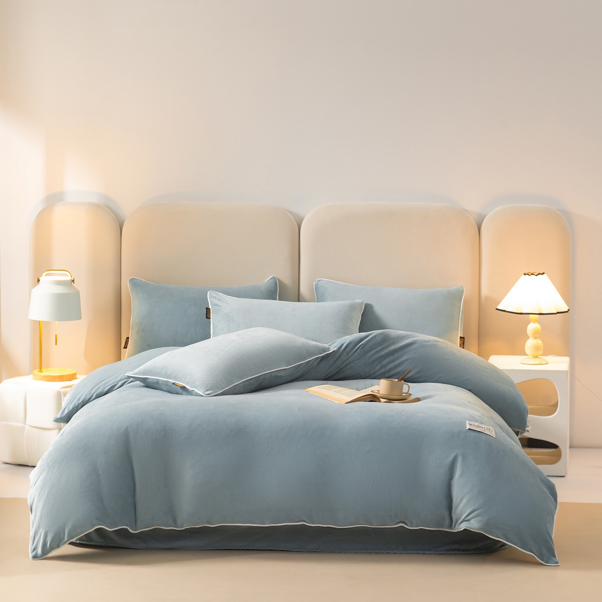 91家纺网 家纺一手货源 找家纺 （总）吾秀家居 2025秋冬新款简约撞色边滚绳牛奶绒四件套-浅爱