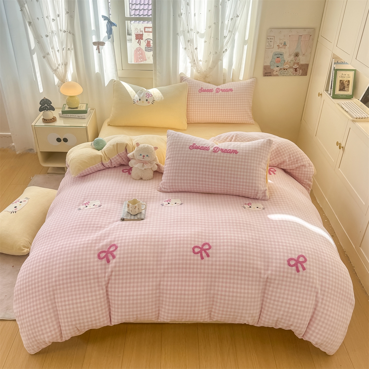 91家纺网 家纺一手货源 找家纺 灰鲸 2025新款牛奶绒毛巾绣套件-猫咪蝴蝶结 猫咪蝴蝶结-粉格+奶油黄