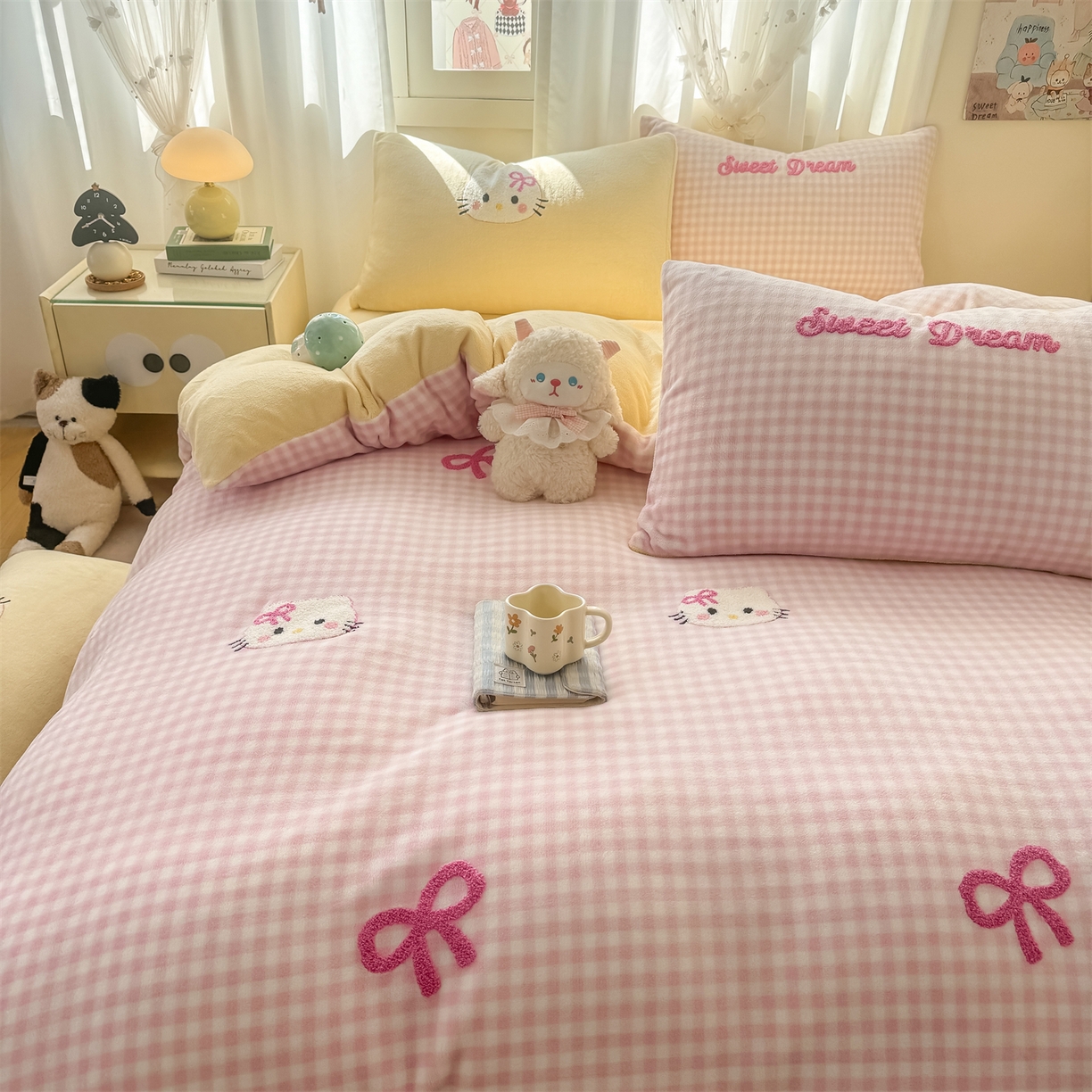 91家纺网 家纺一手货源 找家纺 灰鲸 2025新款牛奶绒毛巾绣套件-猫咪蝴蝶结 猫咪蝴蝶结-粉格+奶油黄