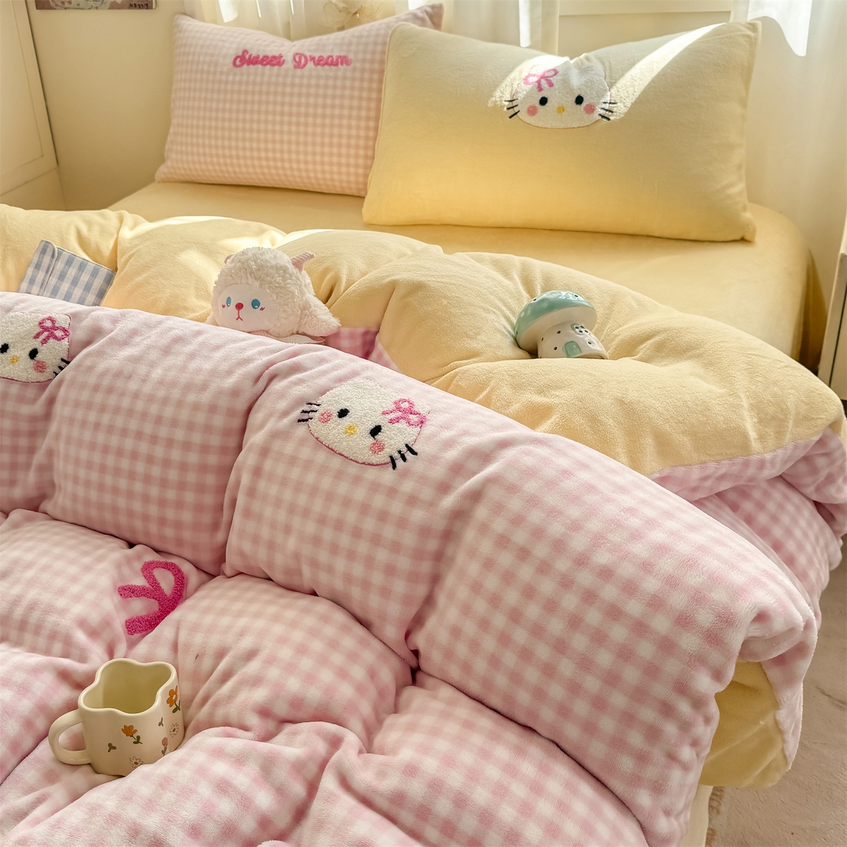 91家纺网 家纺一手货源 找家纺 灰鲸 2025新款牛奶绒毛巾绣套件-猫咪蝴蝶结 猫咪蝴蝶结-粉格+奶油黄