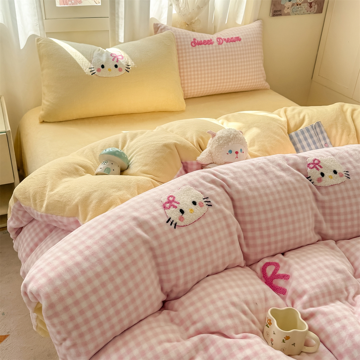 91家纺网 家纺一手货源 找家纺 灰鲸 2025新款牛奶绒毛巾绣套件-猫咪蝴蝶结 猫咪蝴蝶结-粉格+奶油黄