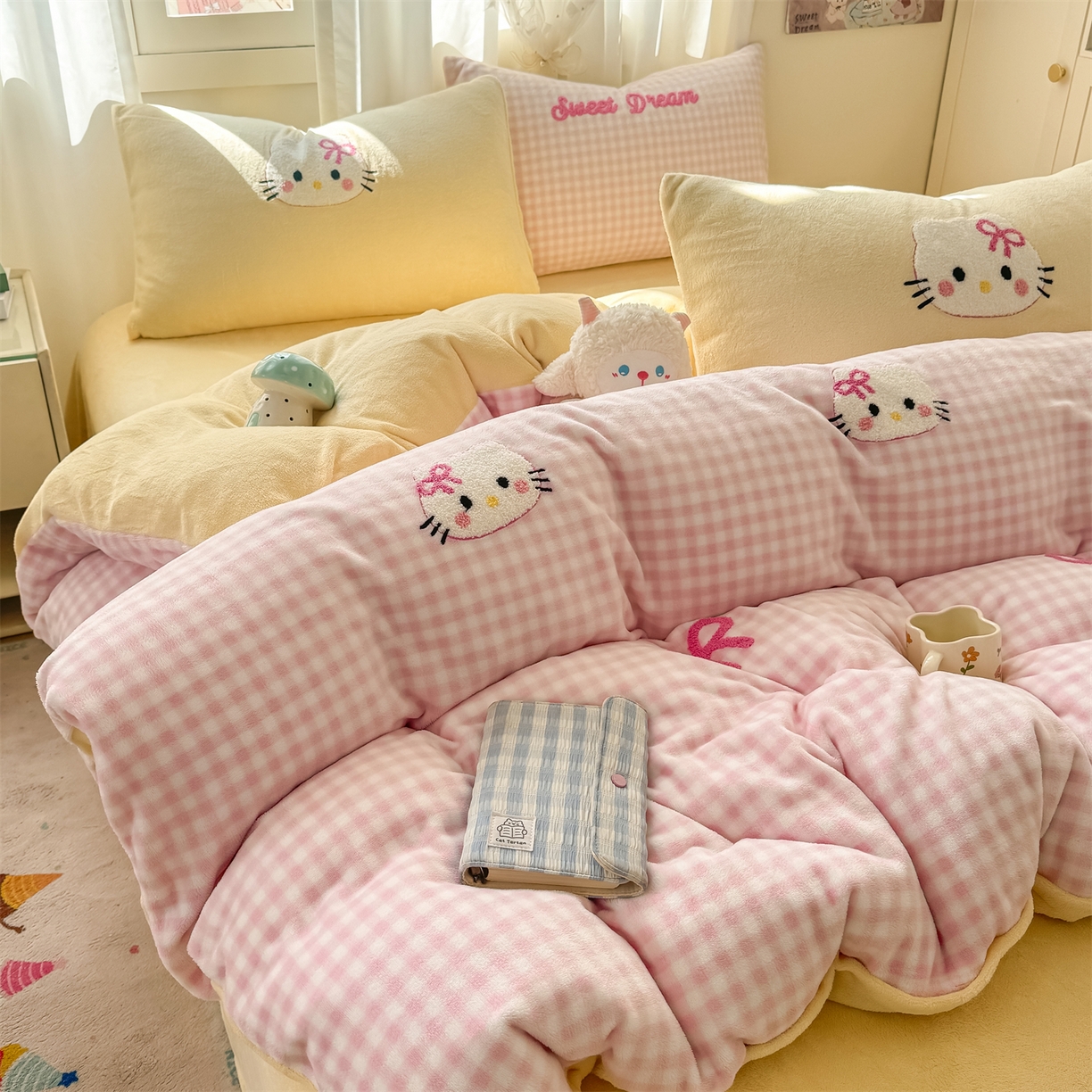 91家纺网 家纺一手货源 找家纺 灰鲸 2025新款牛奶绒毛巾绣套件-猫咪蝴蝶结 猫咪蝴蝶结-粉格+奶油黄