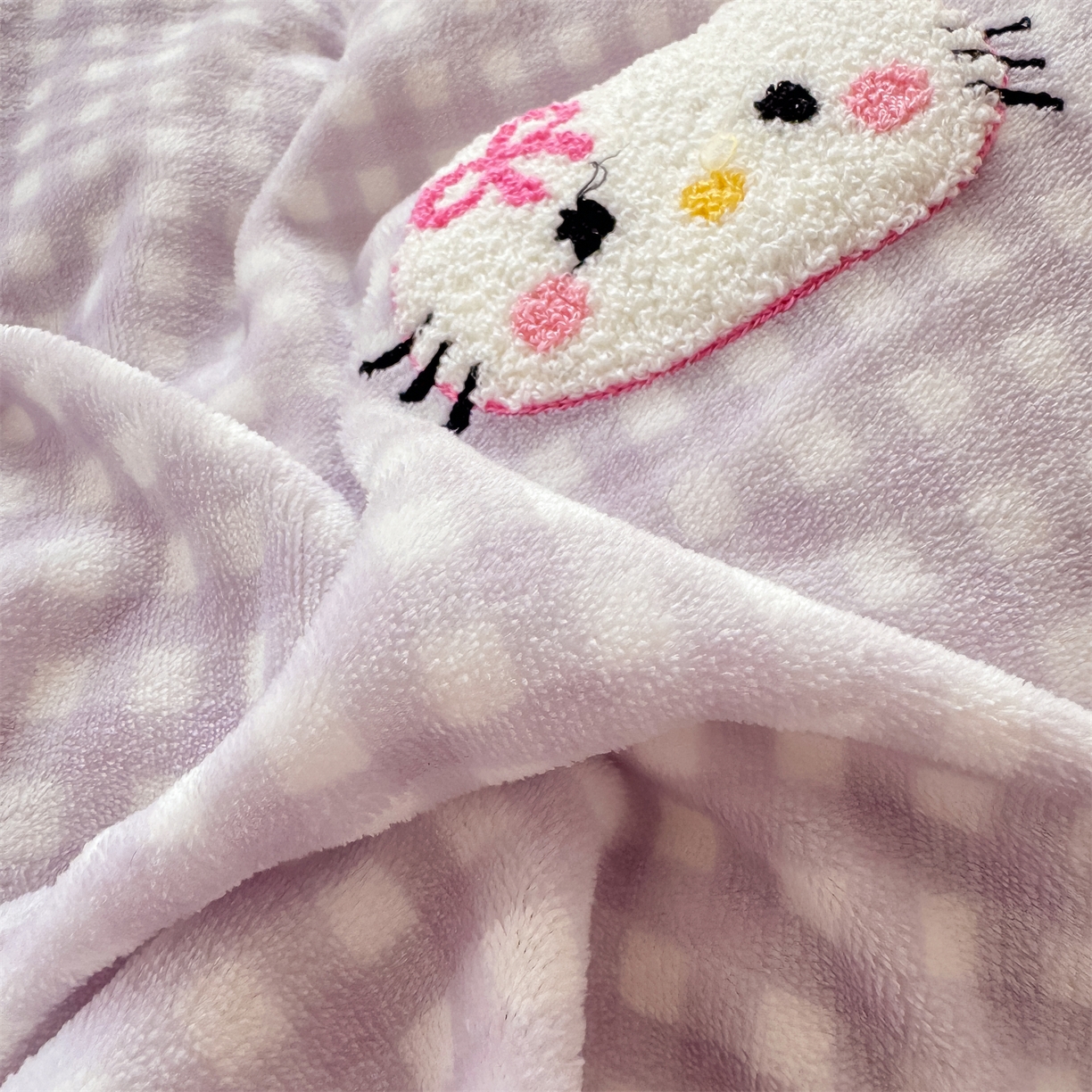 91家纺网 家纺一手货源 找家纺 灰鲸 2025新款牛奶绒毛巾绣套件-猫咪蝴蝶结 猫咪蝴蝶结-紫格+奶油黄