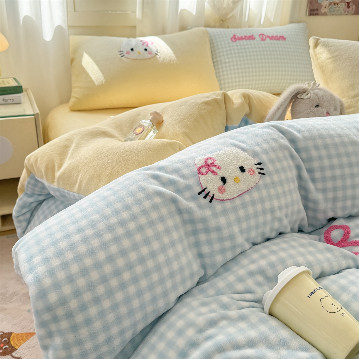 91家纺网 家纺一手货源 找家纺 灰鲸 2025新款牛奶绒毛巾绣套件-猫咪蝴蝶结 猫咪蝴蝶结-蓝格+奶油黄