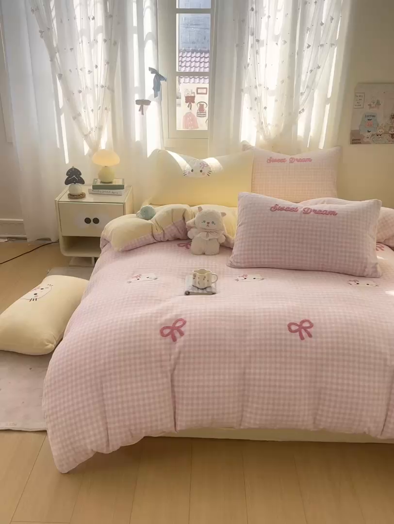 91家纺网 家纺一手货源 找家纺 灰鲸 2025新款牛奶绒毛巾绣套件-猫咪蝴蝶结 猫咪蝴蝶结-粉格+奶油黄