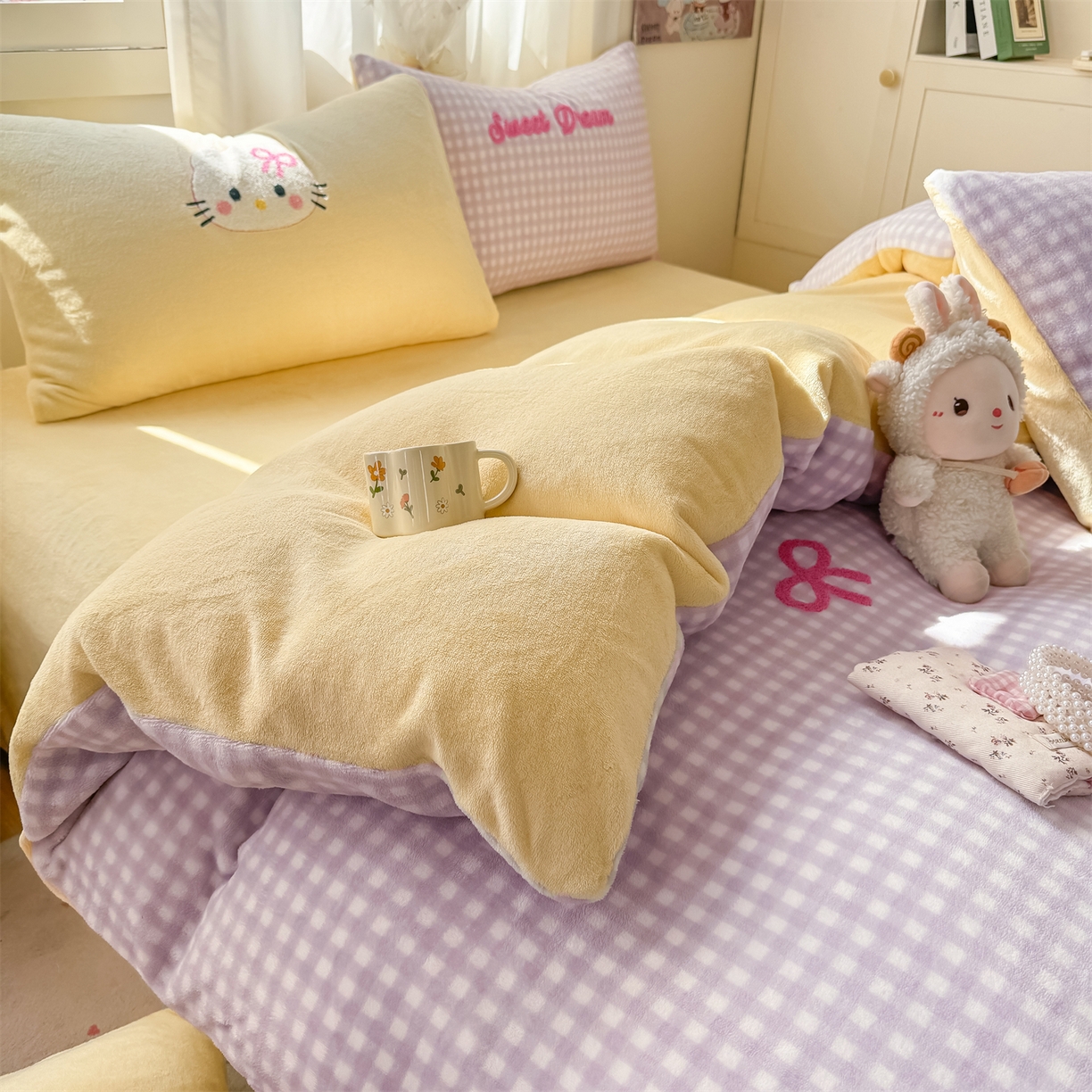 91家纺网 家纺一手货源 找家纺 灰鲸 2025新款牛奶绒毛巾绣套件-猫咪蝴蝶结 猫咪蝴蝶结-紫格+奶油黄