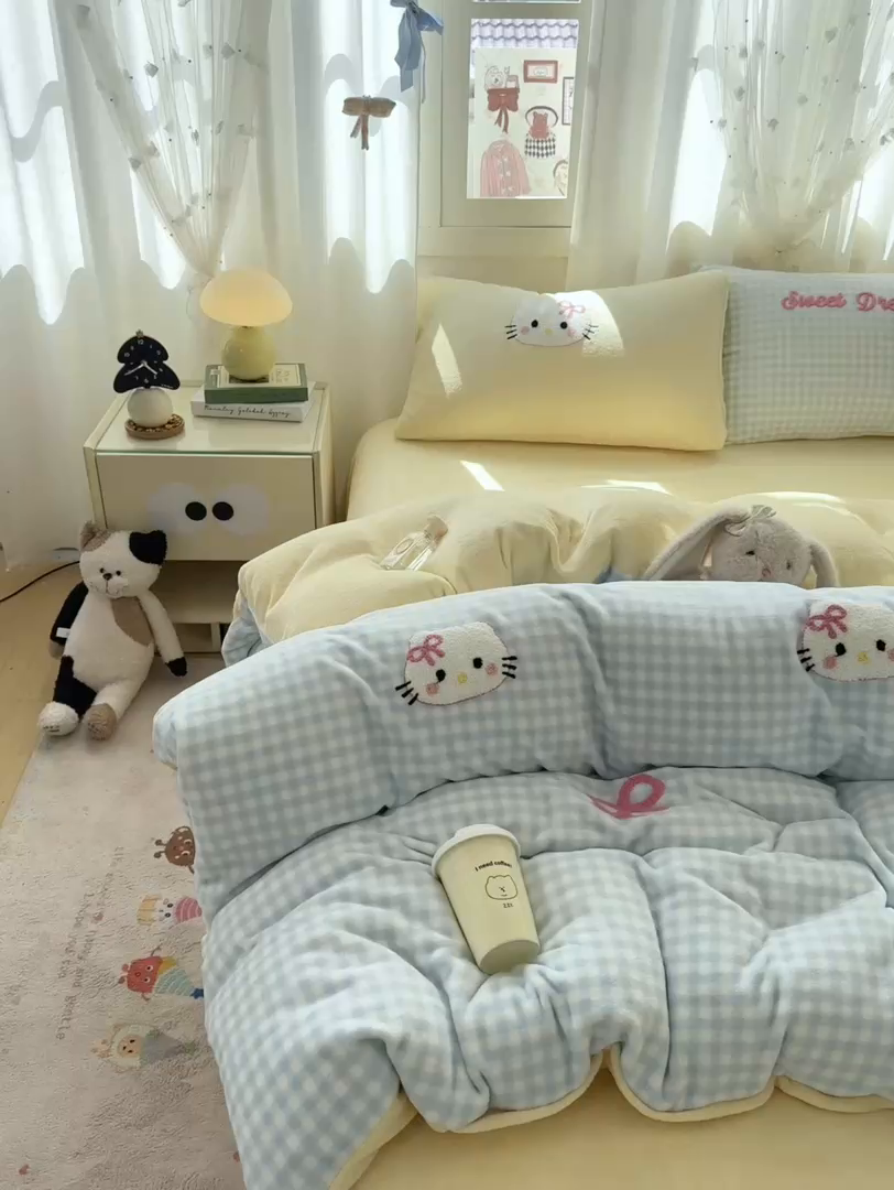 91家纺网 家纺一手货源 找家纺 灰鲸 2025新款牛奶绒毛巾绣套件-猫咪蝴蝶结 猫咪蝴蝶结-蓝格+奶油黄