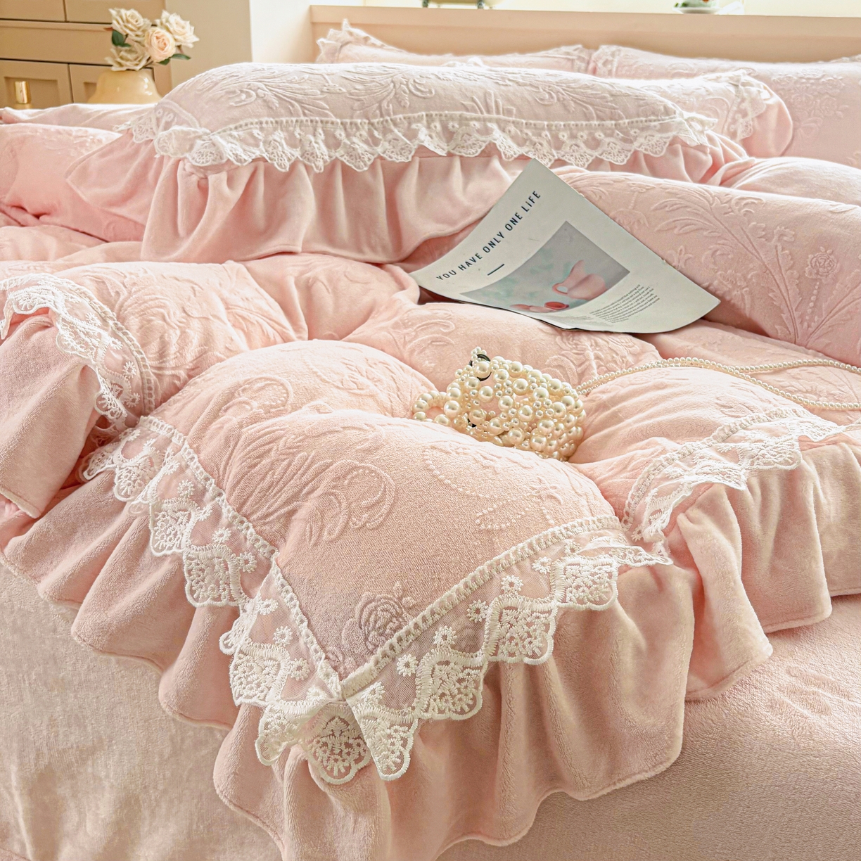 91家纺网 家纺一手货源 找家纺 锦格家纺 2024新款A类高克重牛奶绒四件套 艾洛薇【玉粉】