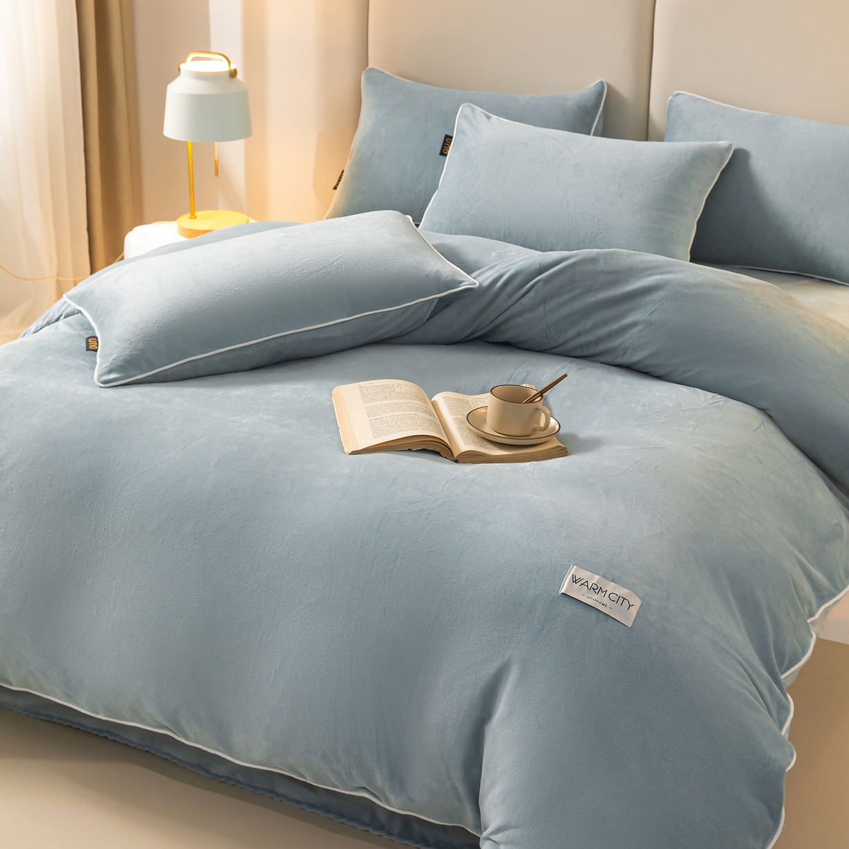 91家纺网 家纺一手货源 找家纺 （总）吾秀家居 2025秋冬新款简约撞色边滚绳牛奶绒四件套-浅爱