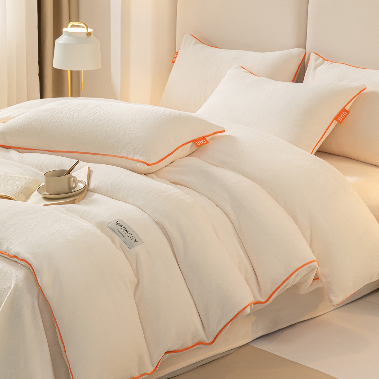 91家纺网 家纺一手货源 找家纺 吾秀家居 2025秋冬新款简约撞色边滚绳牛奶绒四件套-浅爱 浅爱-象牙白