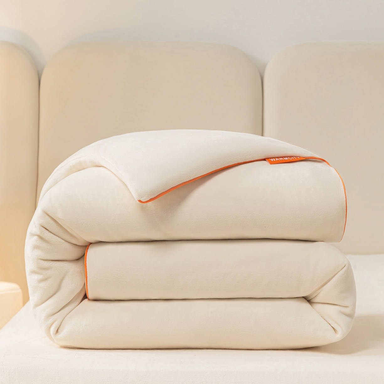 91家纺网 家纺一手货源 找家纺 吾秀家居 2025秋冬新款简约撞色边滚绳牛奶绒四件套-浅爱 浅爱-象牙白