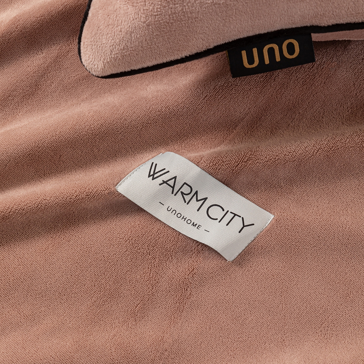 91家纺网 家纺一手货源 找家纺 吾秀家居 2025秋冬新款简约撞色边滚绳牛奶绒四件套-浅爱 浅爱-橡木棕