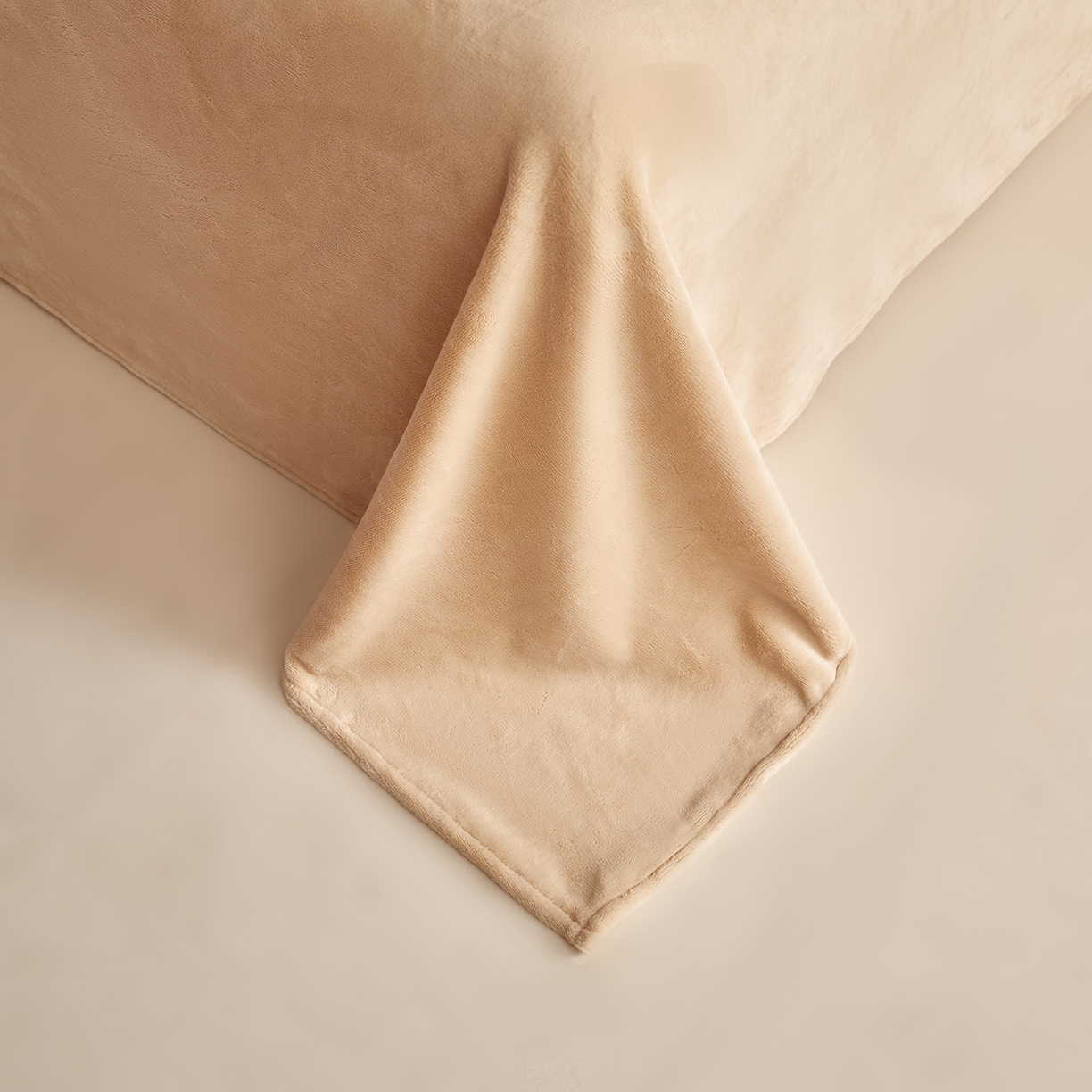 91家纺网 家纺一手货源 找家纺 吾秀家居 2025秋冬新款撞色纽扣边牛奶绒四件套-纽扣 纽扣-橄榄绿