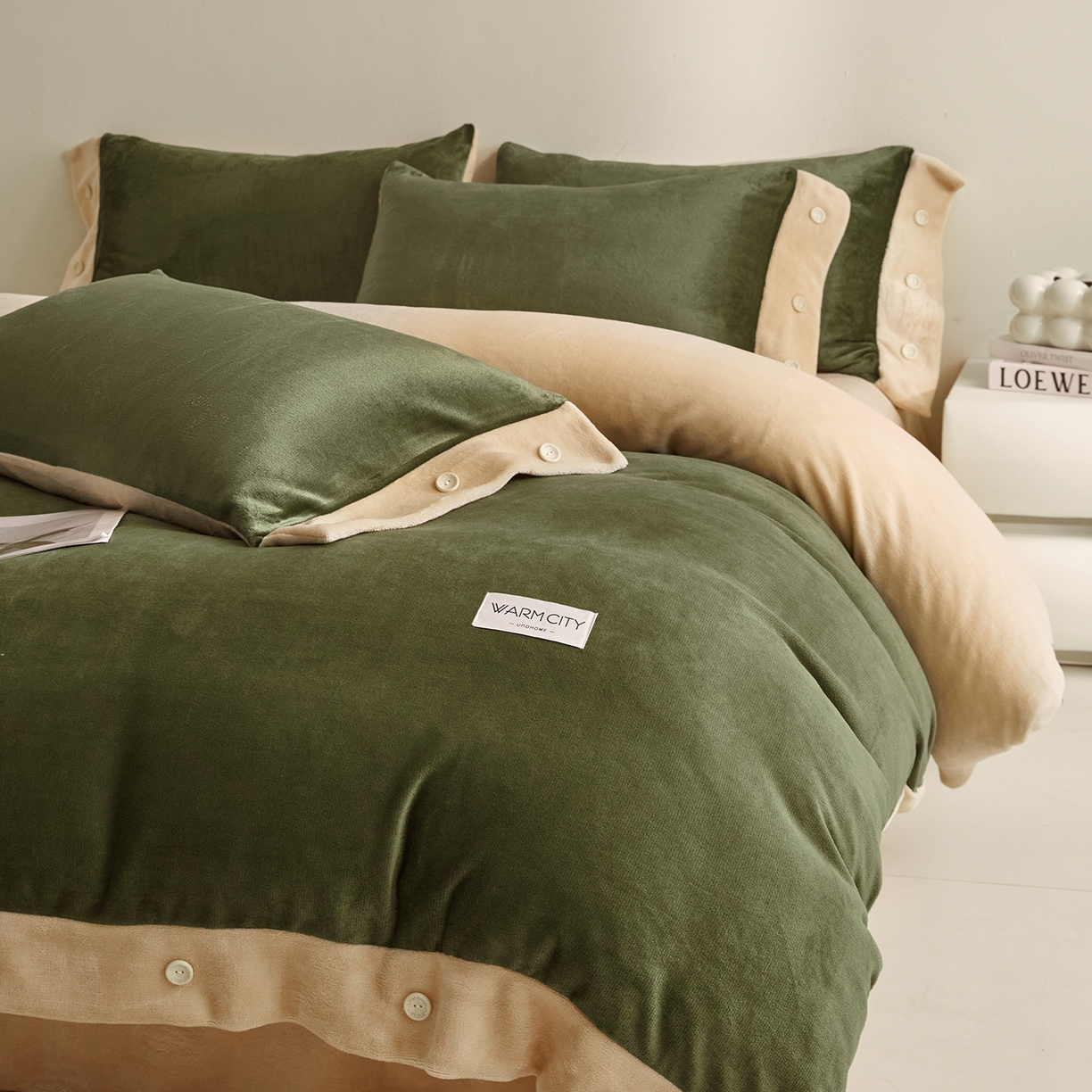 91家纺网 家纺一手货源 找家纺 吾秀家居 2025秋冬新款撞色纽扣边牛奶绒四件套-纽扣 纽扣-橄榄绿