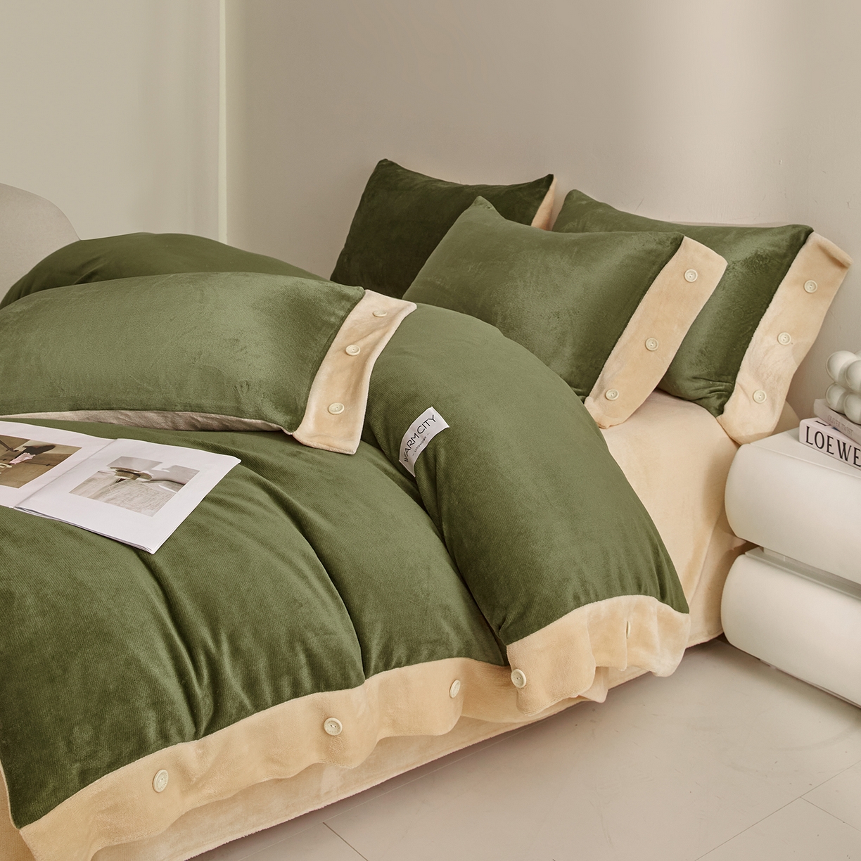 91家纺网 家纺一手货源 找家纺 吾秀家居 2025秋冬新款撞色纽扣边牛奶绒四件套-纽扣 纽扣-橄榄绿