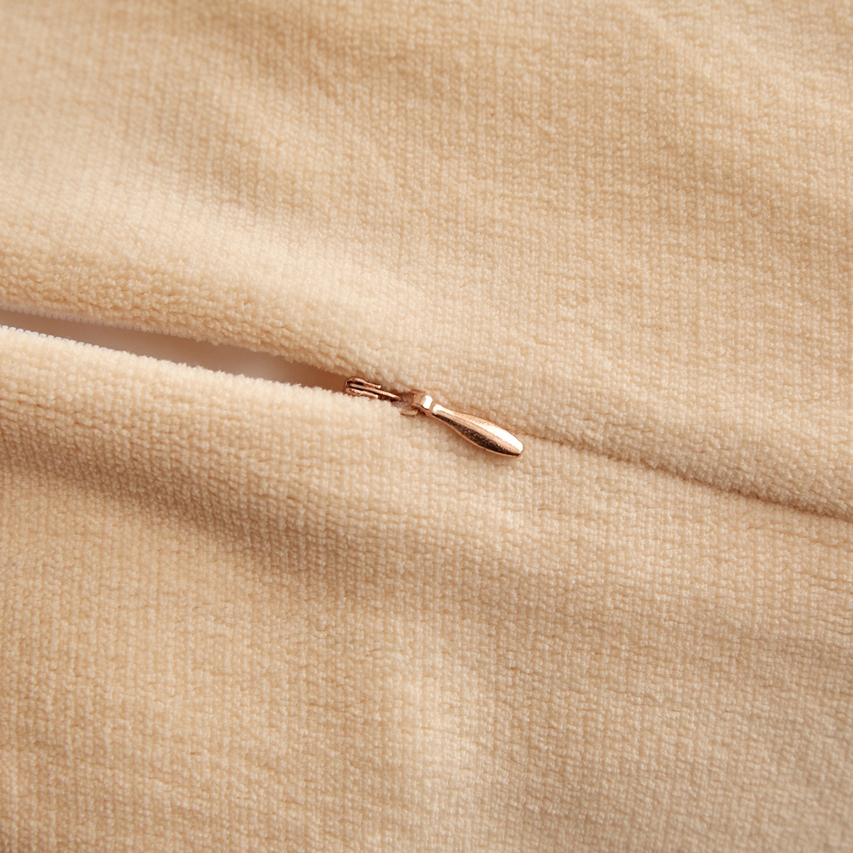 91家纺网 家纺一手货源 找家纺 吾秀家居 2025秋冬新款撞色纽扣边牛奶绒四件套-纽扣 纽扣-橄榄绿