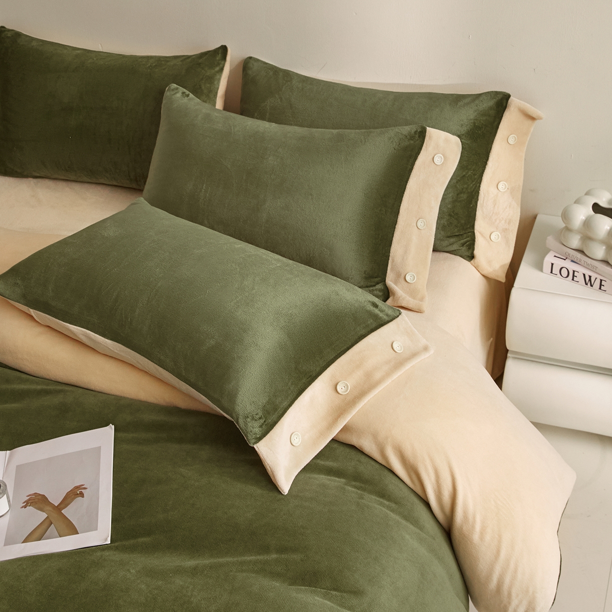 91家纺网 家纺一手货源 找家纺 吾秀家居 2025秋冬新款撞色纽扣边牛奶绒四件套-纽扣 纽扣-橄榄绿