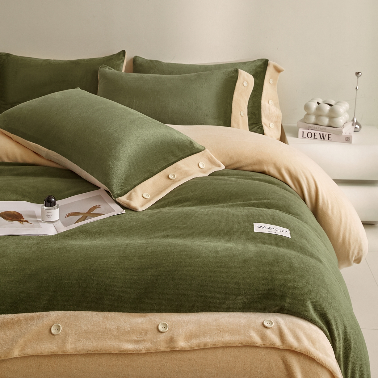 91家纺网 家纺一手货源 找家纺 吾秀家居 2025秋冬新款撞色纽扣边牛奶绒四件套-纽扣 纽扣-橄榄绿