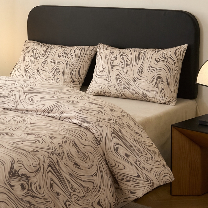 91家纺网 家纺一手货源 找家纺 ONE TWO ONE 121 2025秋冬新款牛奶绒德芙绒宝宝绒婴儿绒短毛绒四件套床单被套 游里-咖