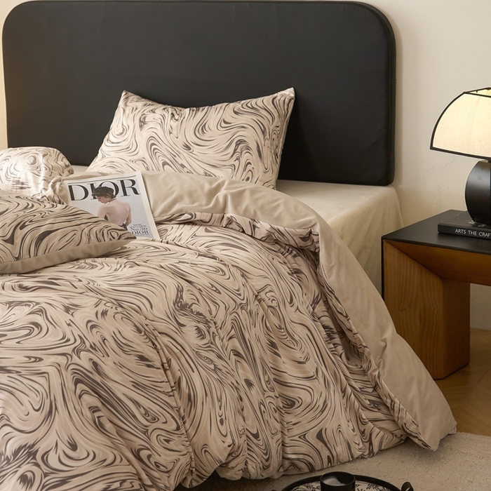 91家纺网 家纺一手货源 找家纺 ONE TWO ONE 121 2025秋冬新款牛奶绒德芙绒宝宝绒婴儿绒短毛绒四件套床单被套 游里-咖