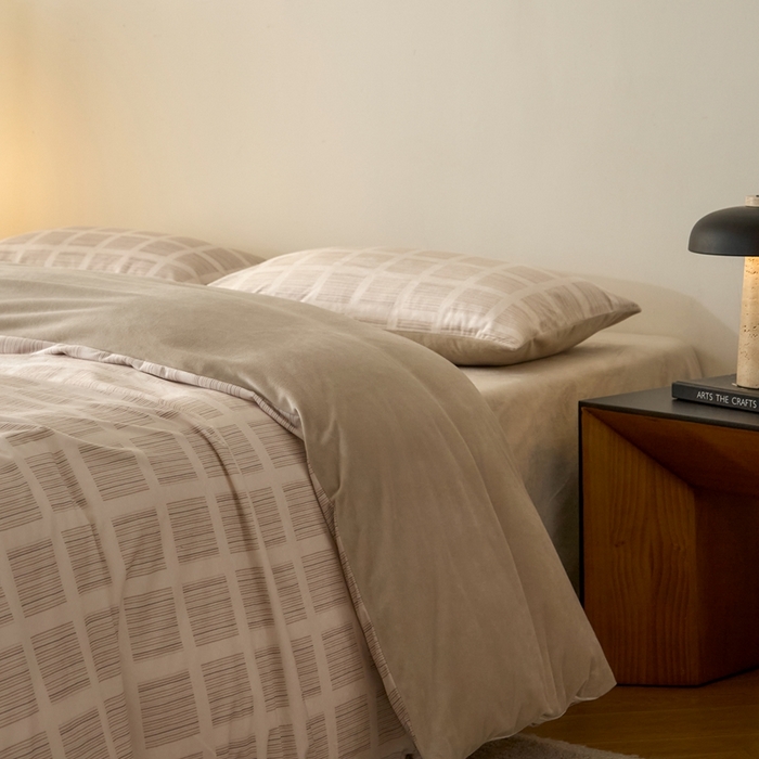 91家纺网 家纺一手货源 找家纺 ONE TWO ONE 121 2025秋冬新款牛奶绒德芙绒宝宝绒婴儿绒短毛绒四件套床单被套 明亮日记-奶杏