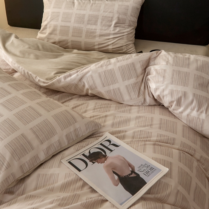 91家纺网 家纺一手货源 找家纺 ONE TWO ONE 121 2025秋冬新款牛奶绒德芙绒宝宝绒婴儿绒短毛绒四件套床单被套 明亮日记-奶杏