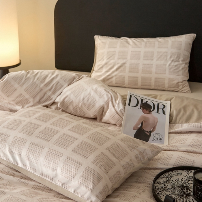 91家纺网 家纺一手货源 找家纺 ONE TWO ONE 121 2025秋冬新款牛奶绒德芙绒宝宝绒婴儿绒短毛绒四件套床单被套 明亮日记-奶杏