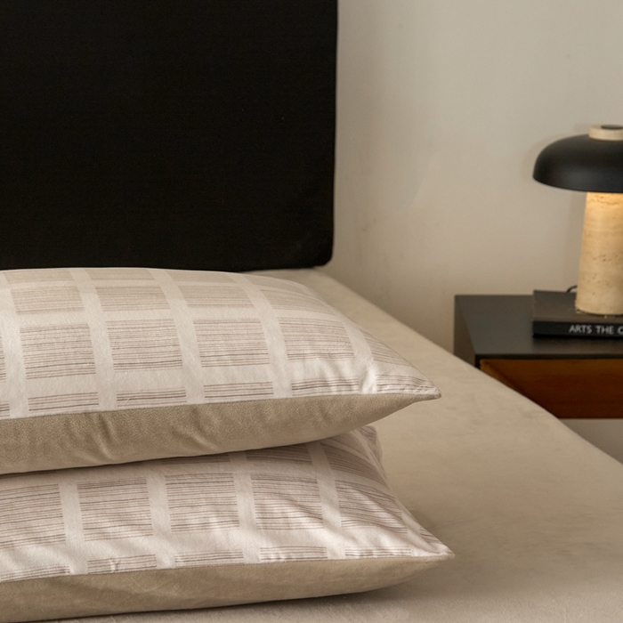 91家纺网 家纺一手货源 找家纺 ONE TWO ONE 121 2025秋冬新款牛奶绒德芙绒宝宝绒婴儿绒短毛绒四件套床单被套 明亮日记-奶杏