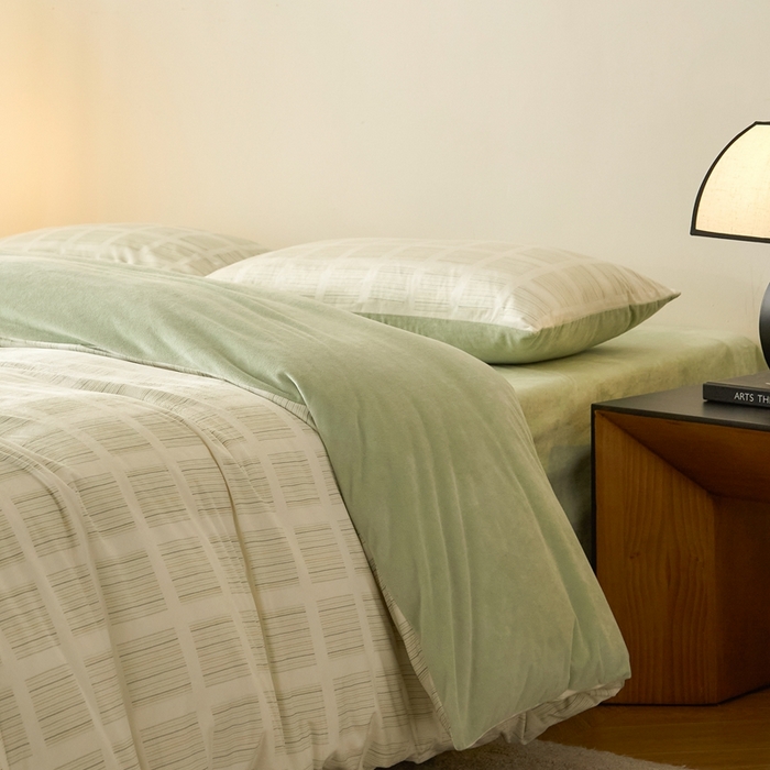 91家纺网 家纺一手货源 找家纺 ONE TWO ONE 121 2025秋冬新款牛奶绒德芙绒宝宝绒婴儿绒短毛绒四件套床单被套 明亮日记-米绿