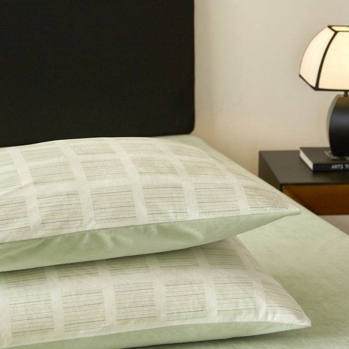 91家纺网 家纺一手货源 找家纺 ONE TWO ONE 121 2025秋冬新款牛奶绒德芙绒宝宝绒婴儿绒短毛绒四件套床单被套 明亮日记-米绿