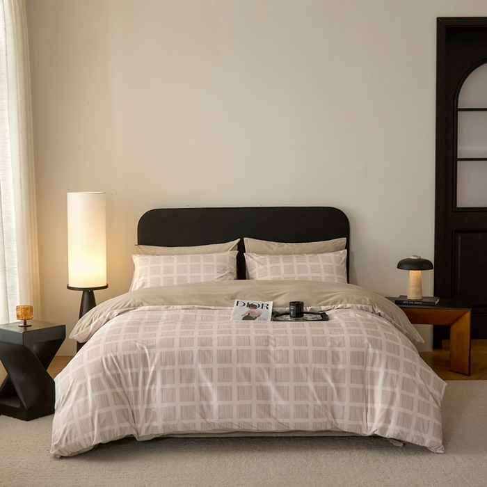 91家纺网 家纺一手货源 找家纺 ONE TWO ONE 121 2025秋冬新款牛奶绒德芙绒宝宝绒婴儿绒短毛绒四件套床单被套 明亮日记-奶杏