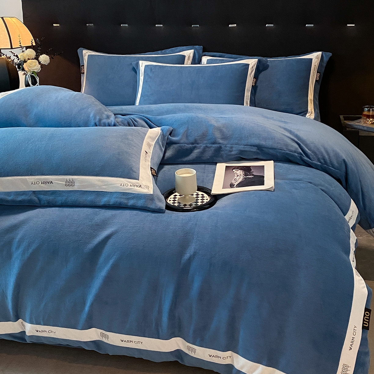 91家纺网 家纺一手货源 找家纺 （总）吾秀家居 2025新款简约织带款牛奶绒四件套-格调