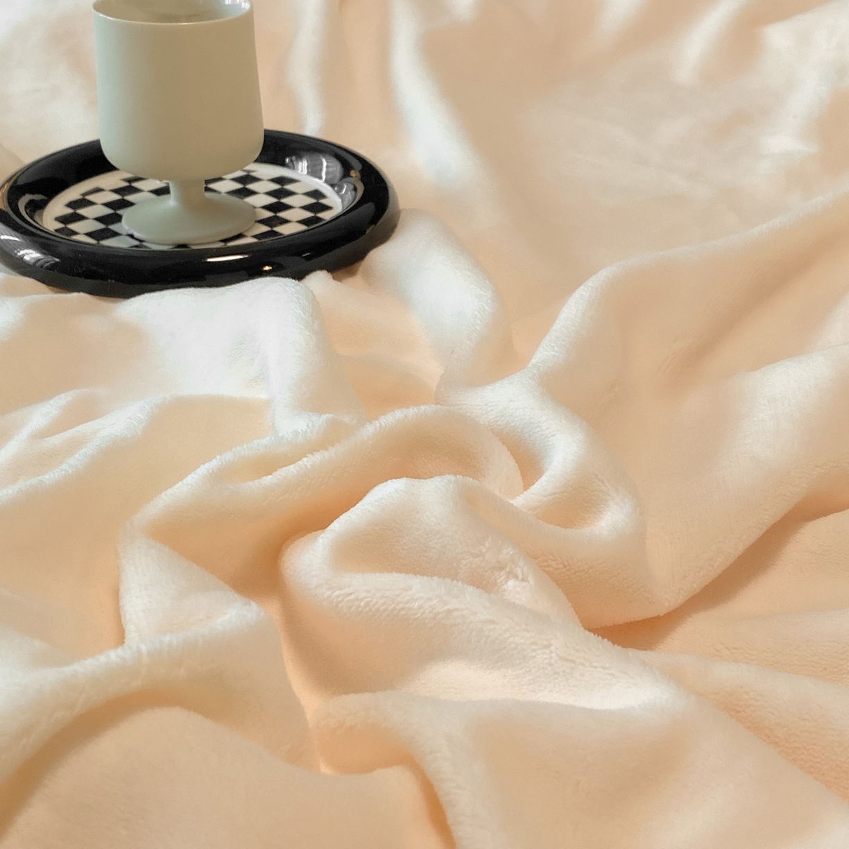 91家纺网 家纺一手货源 找家纺 吾秀家居 2025新款简约织带款牛奶绒四件套-格调 格调-象牙白