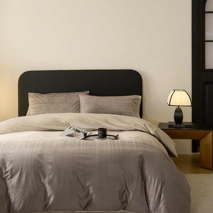 91家纺网 家纺一手货源 找家纺 ONE TWO ONE 121 2025秋冬新款牛奶绒德芙绒宝宝绒婴儿绒短毛绒四件套床单被套 光辉岁月-咖