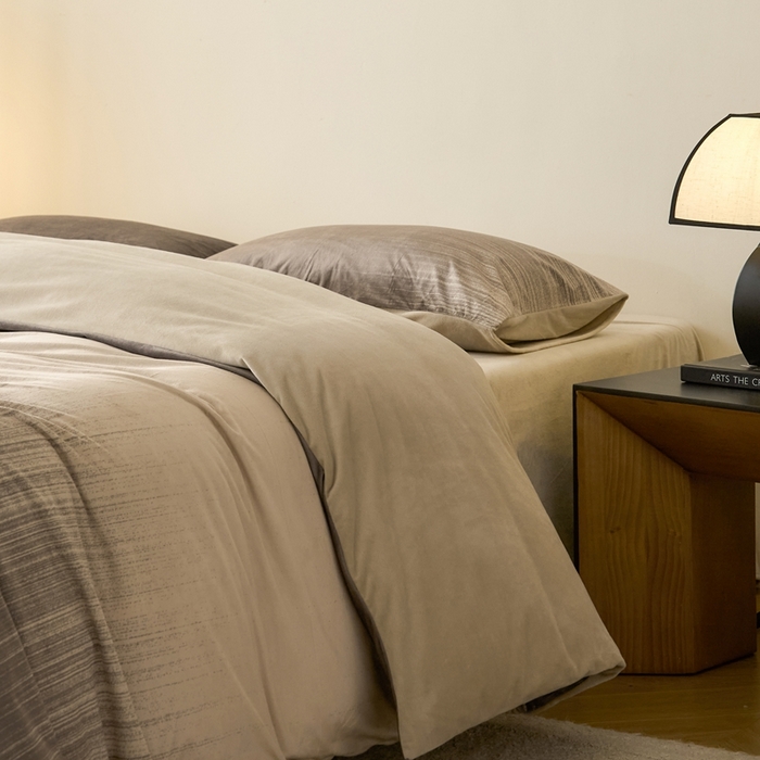 91家纺网 家纺一手货源 找家纺 ONE TWO ONE 121 2025秋冬新款牛奶绒德芙绒宝宝绒婴儿绒短毛绒四件套床单被套 光辉岁月-咖