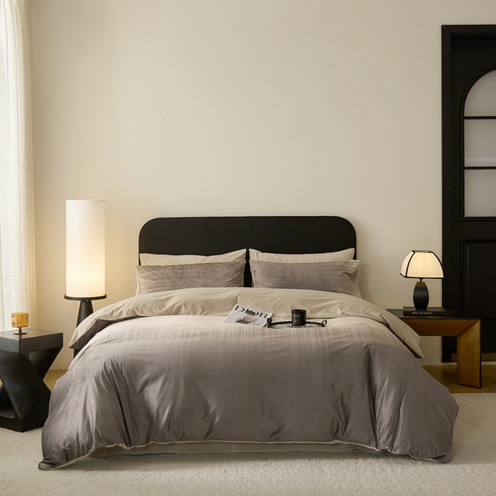 91家纺网 家纺一手货源 找家纺 ONE TWO ONE 121 2025秋冬新款牛奶绒德芙绒宝宝绒婴儿绒短毛绒四件套床单被套 光辉岁月-咖