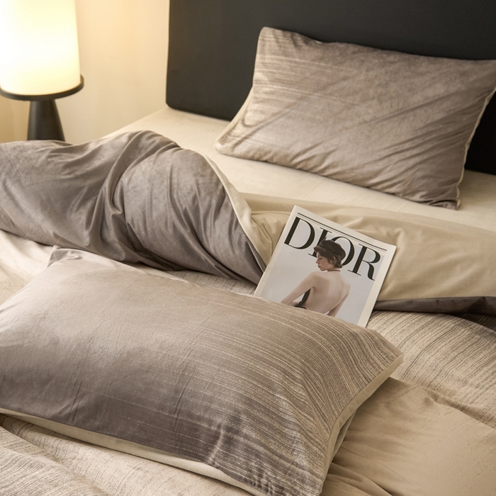 91家纺网 家纺一手货源 找家纺 ONE TWO ONE 121 2025秋冬新款牛奶绒德芙绒宝宝绒婴儿绒短毛绒四件套床单被套 光辉岁月-咖