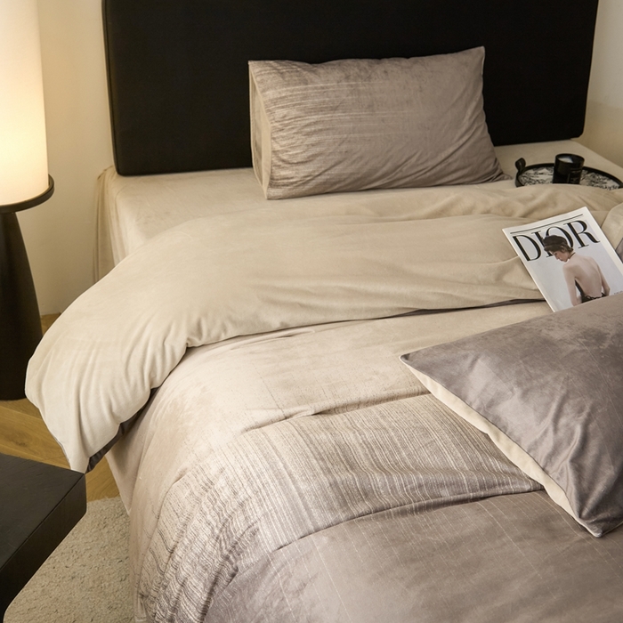 91家纺网 家纺一手货源 找家纺 ONE TWO ONE 121 2025秋冬新款牛奶绒德芙绒宝宝绒婴儿绒短毛绒四件套床单被套 光辉岁月-咖