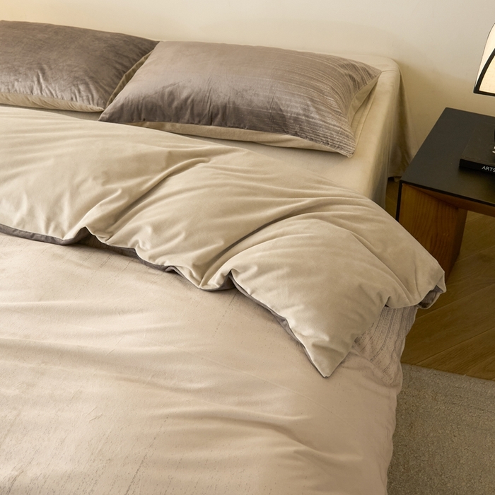 91家纺网 家纺一手货源 找家纺 ONE TWO ONE 121 2025秋冬新款牛奶绒德芙绒宝宝绒婴儿绒短毛绒四件套床单被套 光辉岁月-咖