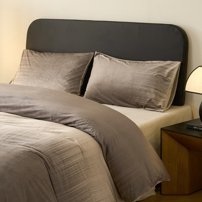 91家纺网 家纺一手货源 找家纺 ONE TWO ONE 121 2025秋冬新款牛奶绒德芙绒宝宝绒婴儿绒短毛绒四件套床单被套 光辉岁月-咖