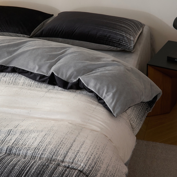 91家纺网 家纺一手货源 找家纺 ONE TWO ONE 121 2025秋冬新款牛奶绒德芙绒宝宝绒婴儿绒短毛绒四件套床单被套 光辉岁月-灰