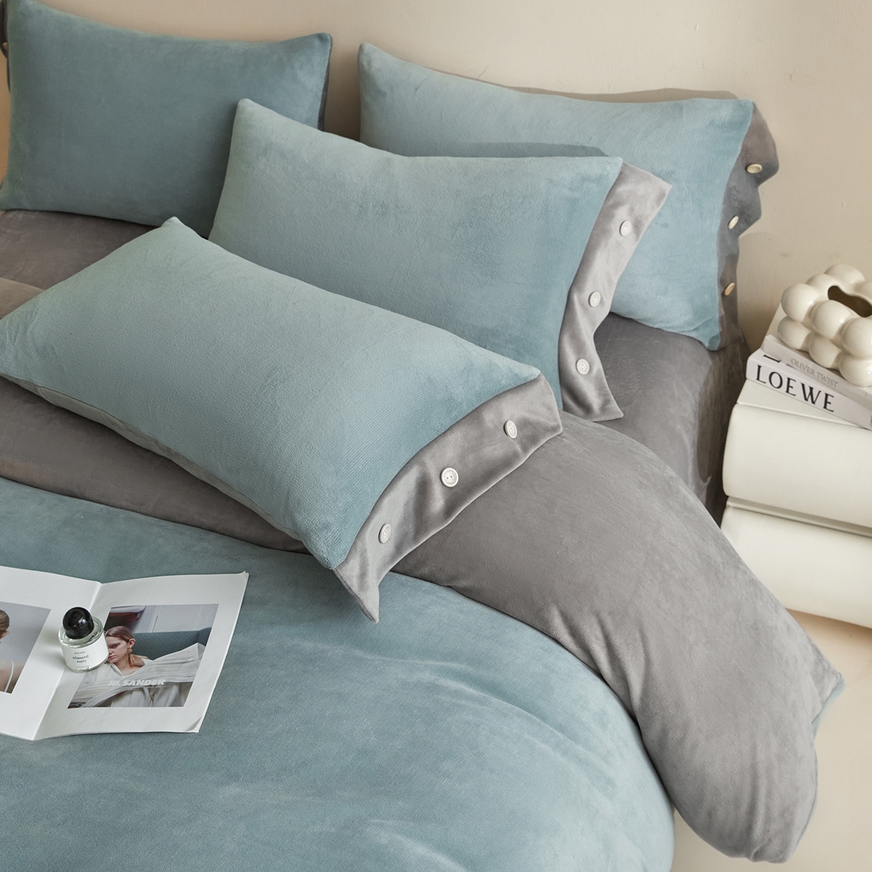 91家纺网 家纺一手货源 找家纺 （总）绒城 2025秋冬新款撞色纽扣边牛奶绒四件套-纽扣