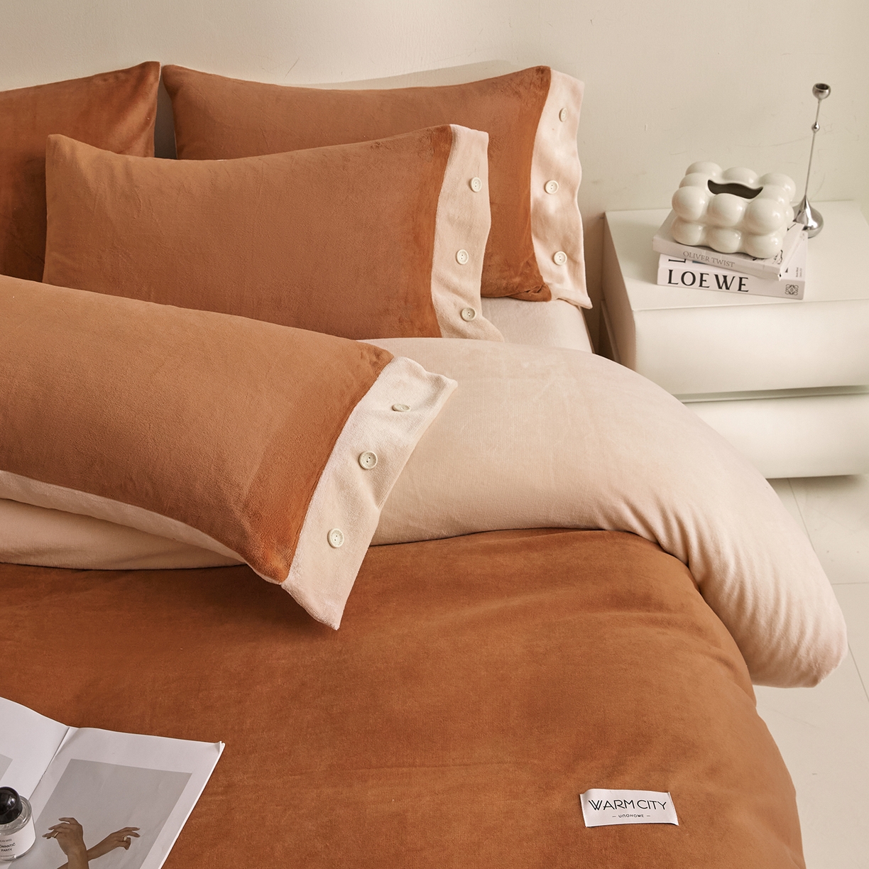 91家纺网 家纺一手货源 找家纺 绒城 2025秋冬新款撞色纽扣边牛奶绒四件套-纽扣 纽扣-唐茶色