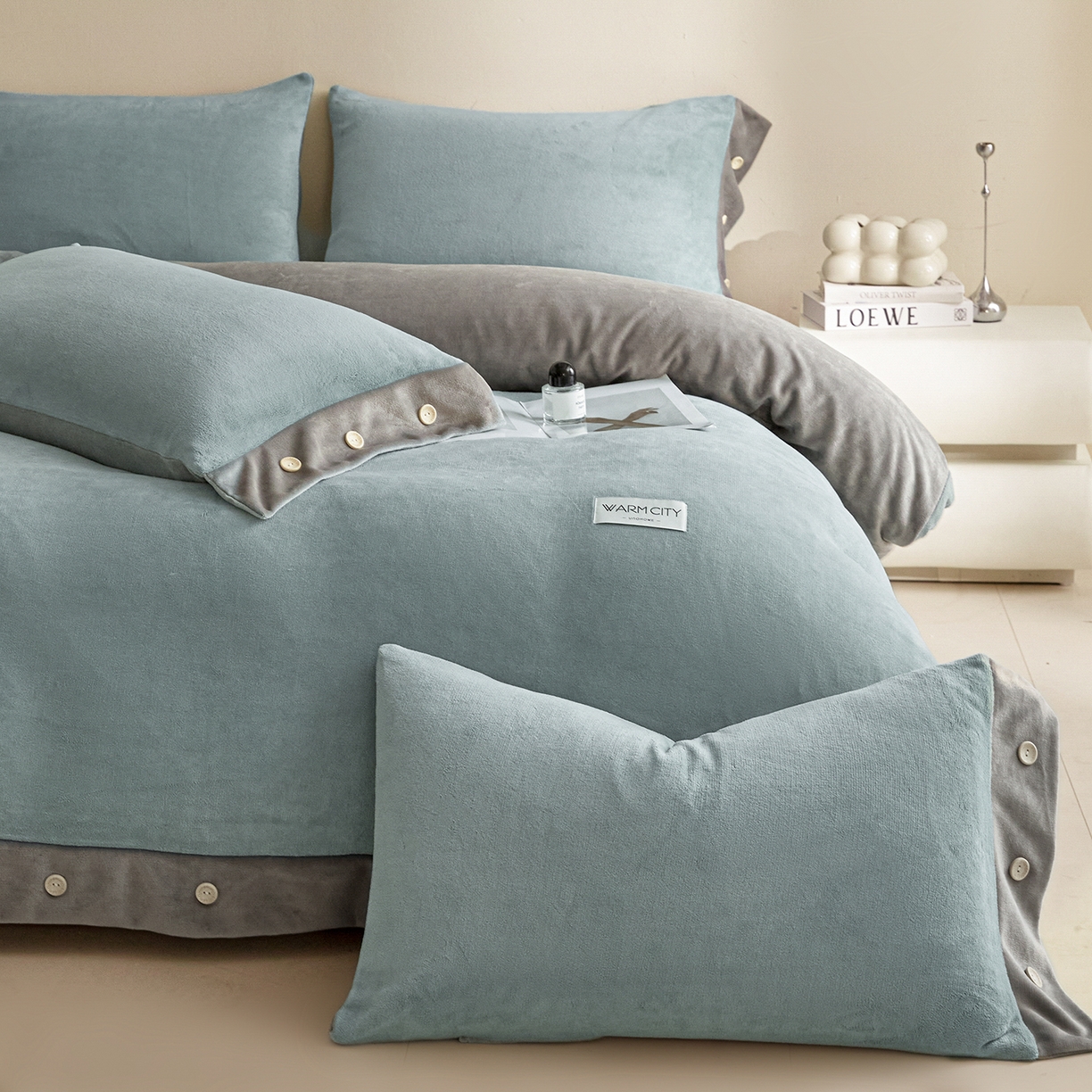 91家纺网 家纺一手货源 找家纺 （总）绒城 2025秋冬新款撞色纽扣边牛奶绒四件套-纽扣