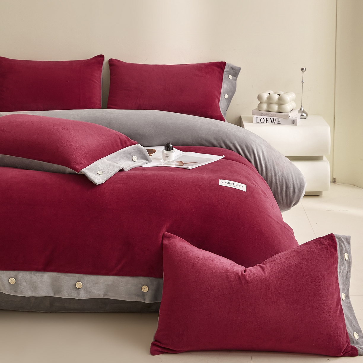 91家纺网 家纺一手货源 找家纺 绒城 2025秋冬新款撞色纽扣边牛奶绒四件套-纽扣 纽扣-酒红色